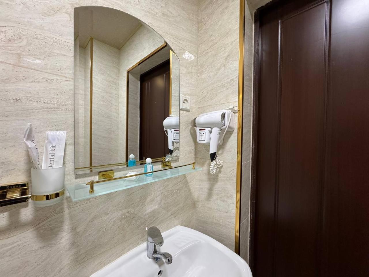 Sv Hotel Tashkent Esterno foto